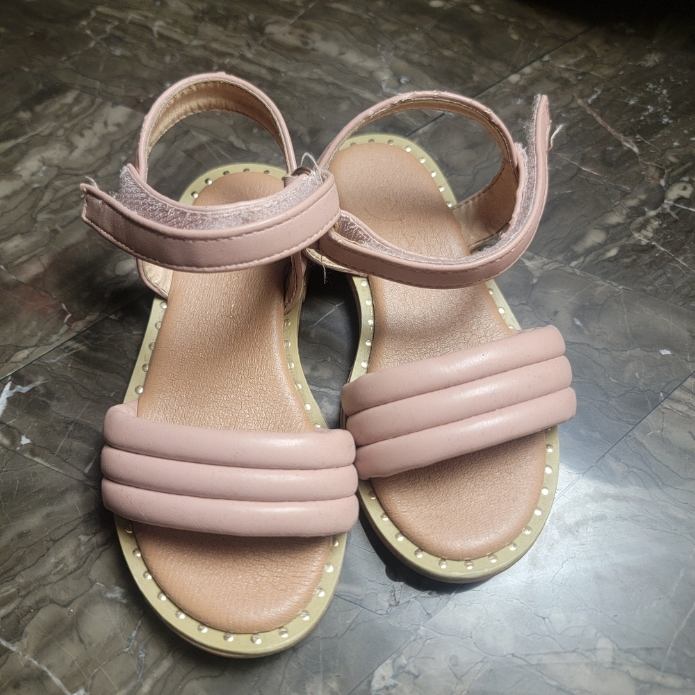 Toddler size 9 Tahari dress shoes.
